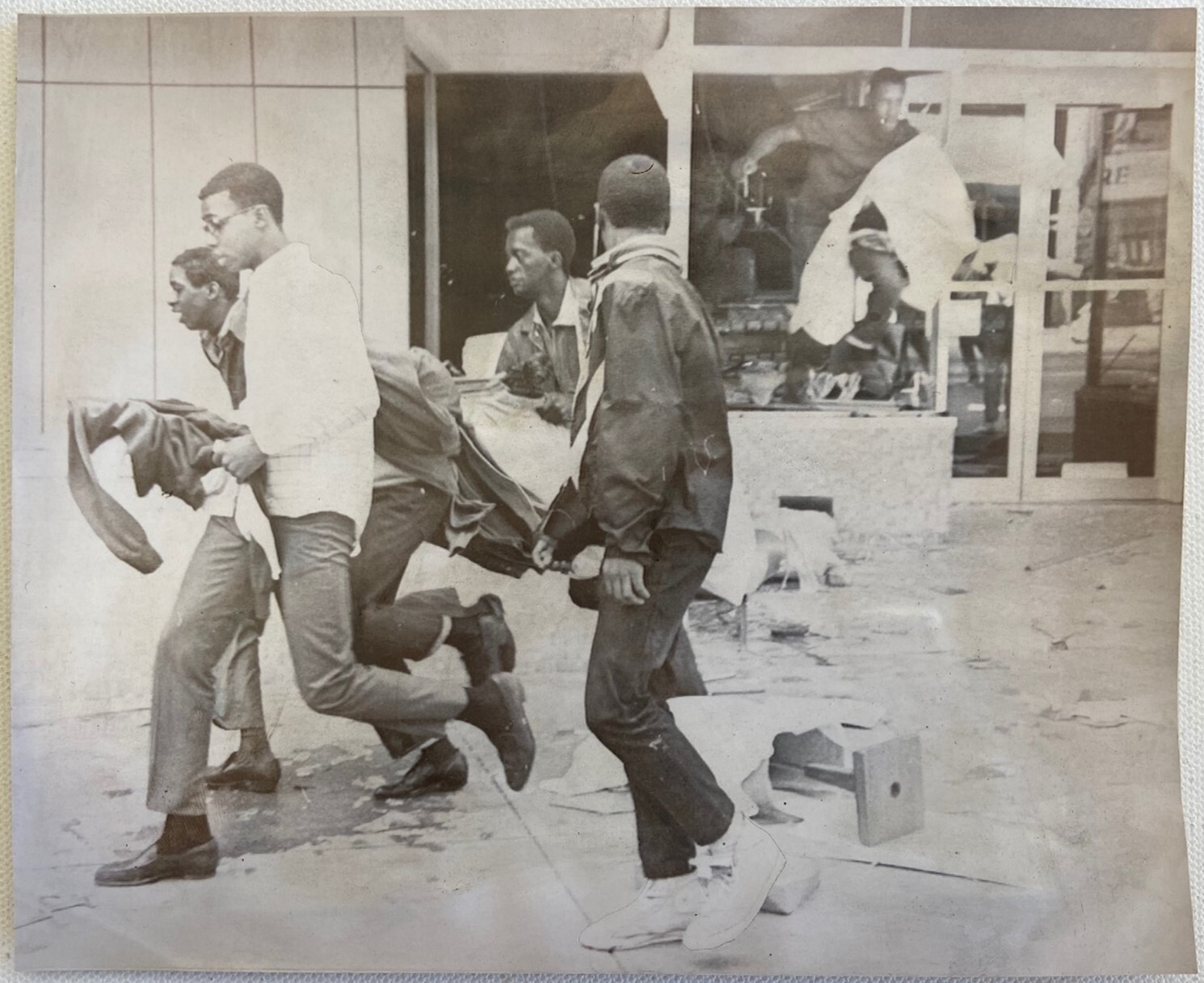 Original Photo of Looting During 1968 Memphis Civil Rights March ...